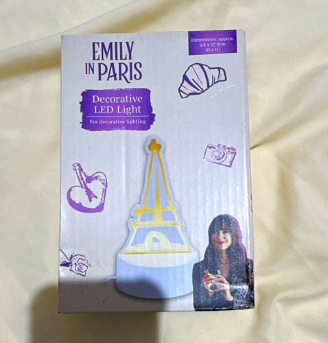 Emily paris eiffel - emily, in