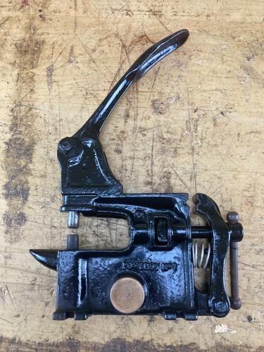 Antique cast iron - antique, vise