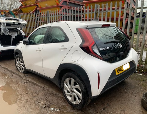 Toyota aygo 2022 - x,