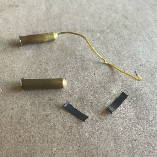 Two seuthe brass smoke - brass,