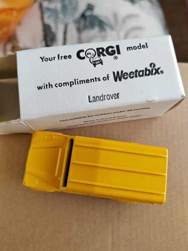 Corgi weetabix service land - corgi,