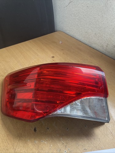 Toyota avensis saloon rear - toyota,
