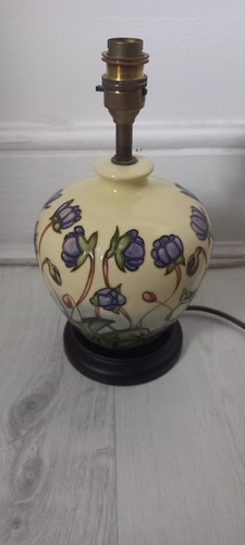 Moorcroft table lamp hepatica