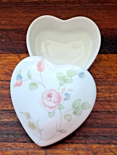 Wedgwood rosehip heart - wedgwood,