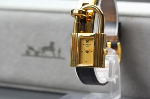 Near mint case hermes - mint,