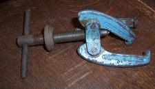 Vintage Nubo Puller 3 leg