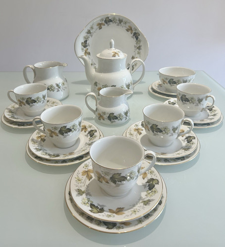 Royal doulton larchmont tea - royal,