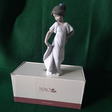 Nao by Lladró Figurine "HOW