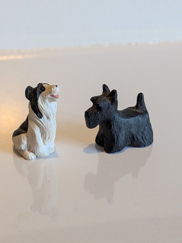 Two vintage dog - two,