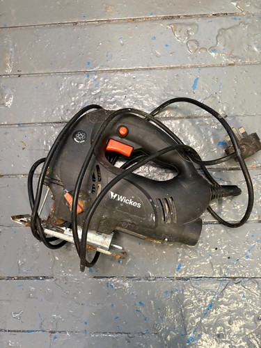 Wickes 710w pendulum jigsaw - wickes,