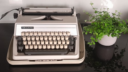 Vintage triumph gabriele - vintage,