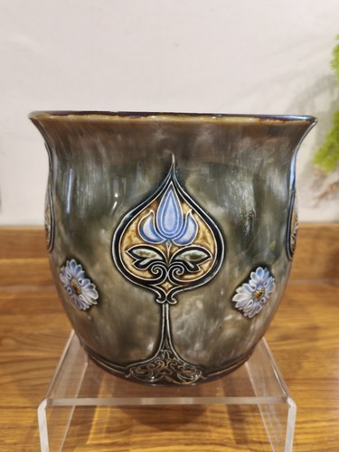 Dramatic royal doulton - a,