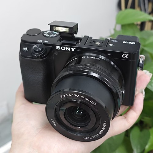 New sony alpha a6100 - 95%,