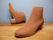 JUST FAB - New - size 8 ginger