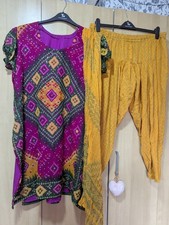 Pink, orange & green Bandhani