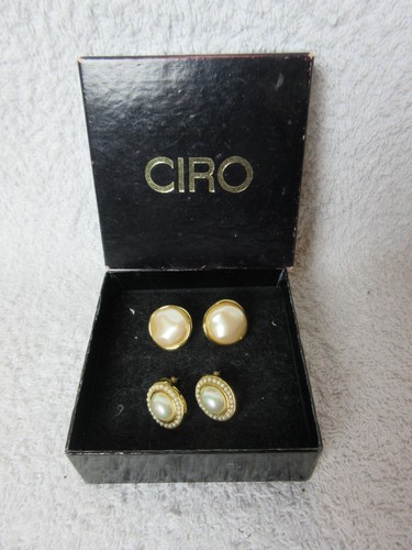 Two pairs earrings mabe - two,
