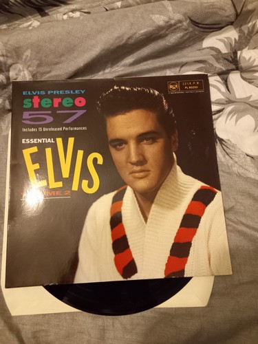 Elvis presley essential - elvis,