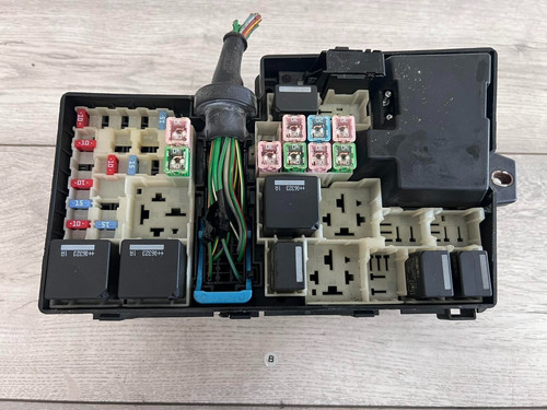 Volvo v50 2012 fuse relay - v50, box