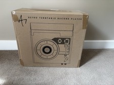 RETRO TURNTABLE RECORD PLAYER