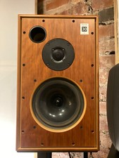 Harbeth M30 Speakers – British Monitors + Skyland Stands