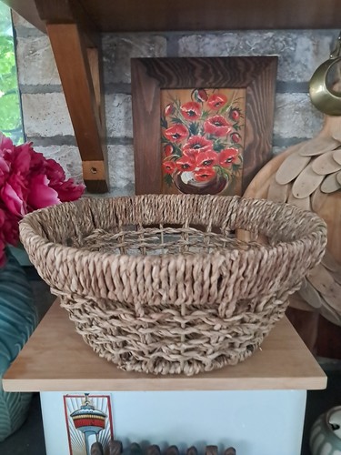 Round woven basket - round,