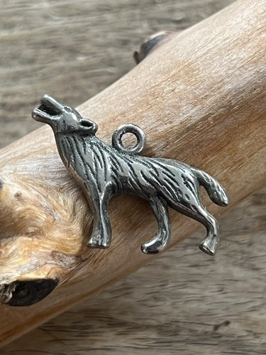 Indian tibetan dog howling - indian,