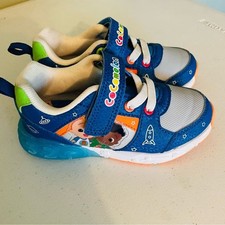 KIDS ATHLETIC SHOES SIZE 9 LIGHTS up fastener sneakers cocomelon