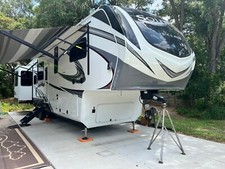 2024 GRAND DESIGN SOLITUDE AMERICAN RV 5TH WHEEL CARAVAN