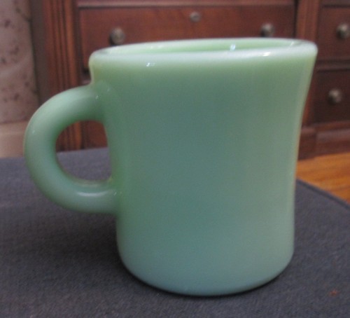 Vtg fire king - king, jadeite