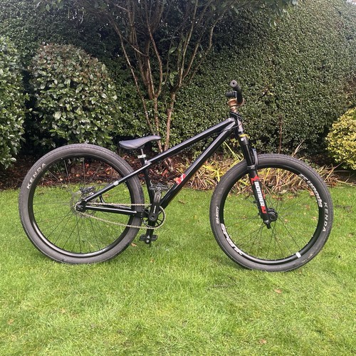 Labomba dirt jump - gt, bike