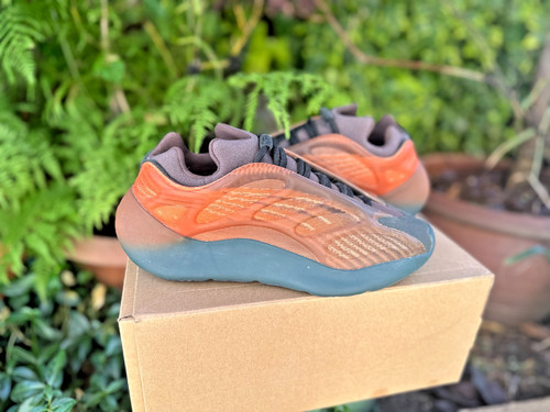 Size adidas yeezy 700 - 8,