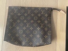 Louis Vuitton 26 Toiletry