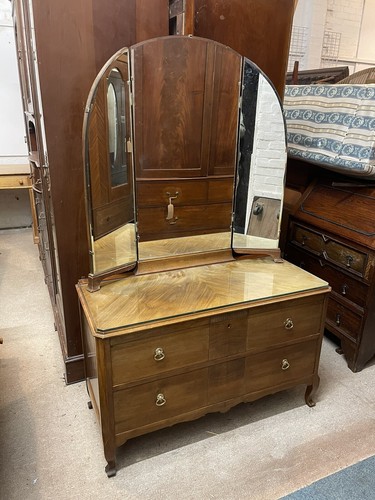 Walnut dressing table with - dressing,