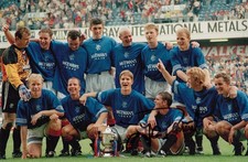 Modern HAND SIGNED 6x4 Photo 