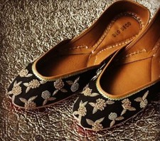 Handmade ladies Juttis -