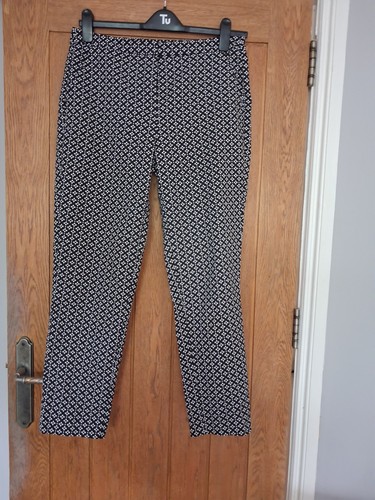 Size black and white - size, f