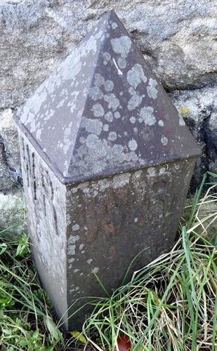 Photo 6x4 old bridge marker - photo,