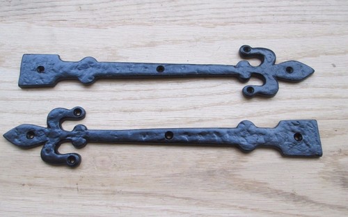 Pair old vintage style - pair,