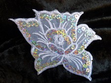 2 x White Flower Iron-on