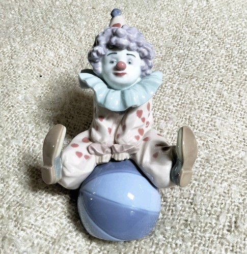 Lladro clown having - clown,, ball