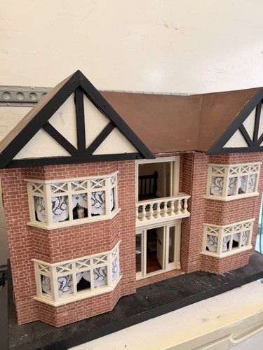 Beautiful vintage dolls house - vintage,