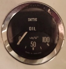 Classic Smiths 2" Mechanical Oil Pressure Gauge & Bracket