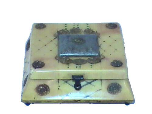Rare bakelite tres - la, tres-ure
