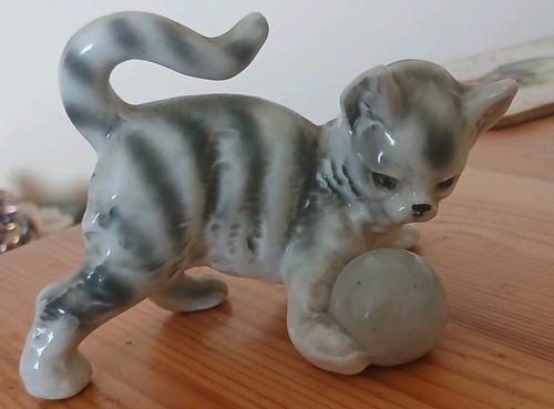 Vintage porcelain cat kitten - porcelain,