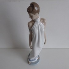 NAO by Lladro Elegance 1205