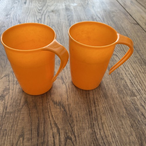 Twinco picnic plastic mugs - ,