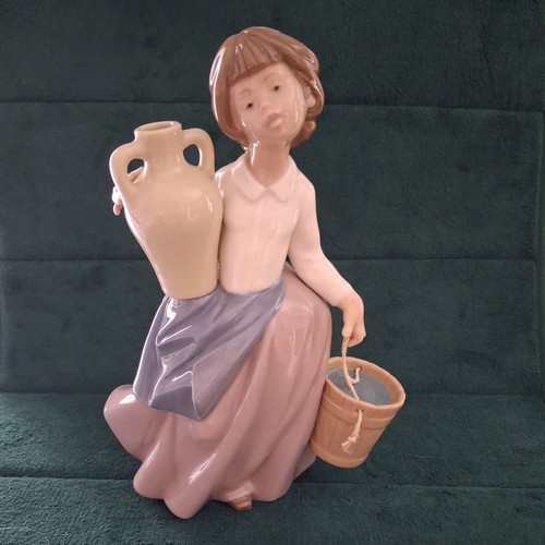 Nao lladro 1299 water from - nao,