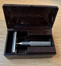 Gillette Vintage Safety Razor Thin Handled Tech In Bakelite Case