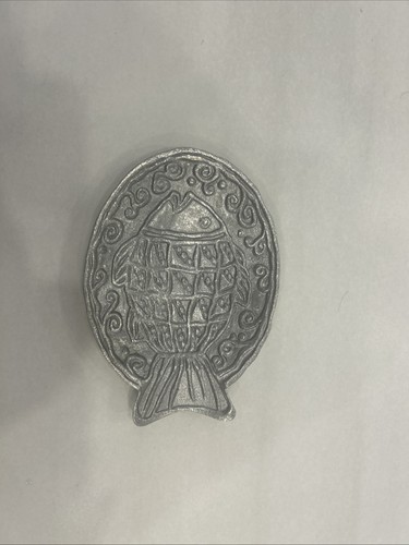Vintage white pewter metal - white,