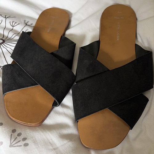 Black leather sandal flipflop - leather,